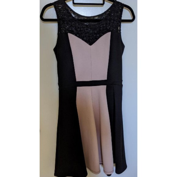 Enfocus Studio Dresses & Skirts - 🚨3/$15🚨 Black & Cream Dress (GUC)